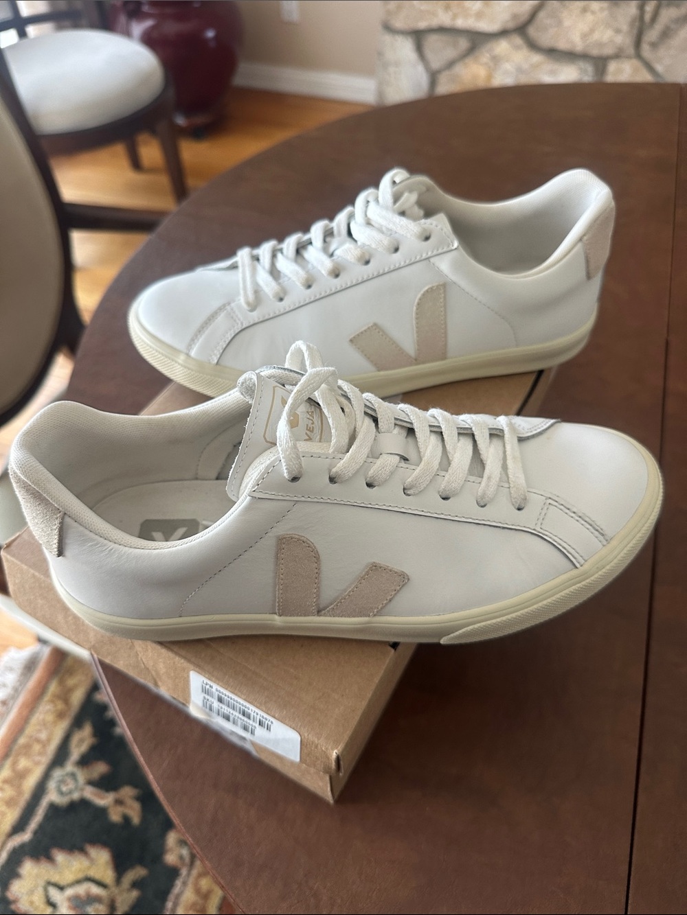 Veja Esplar Unisex White Leather Sneakers with Beige Accents. EUC - Picture 6 of 8